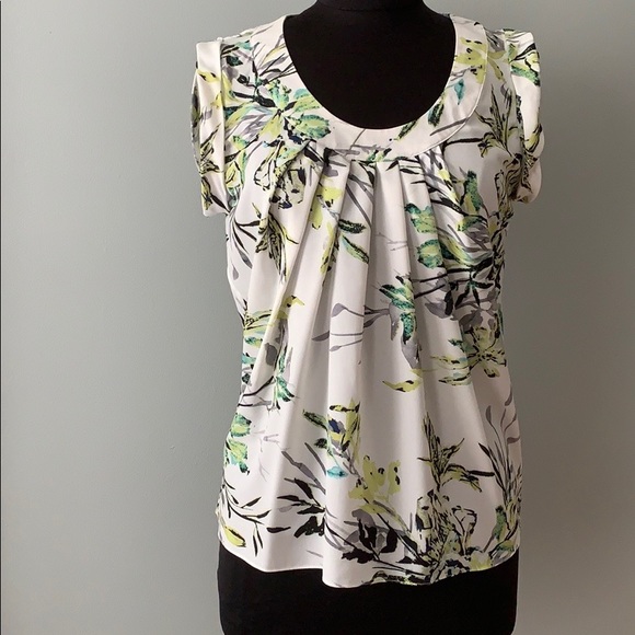Floral Cap Sleeve Blouse - Picture 2 of 8